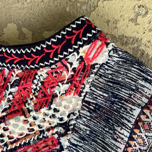 Like new Dress Barn embroidered sheer sleeveless top - Picture 4 of 12